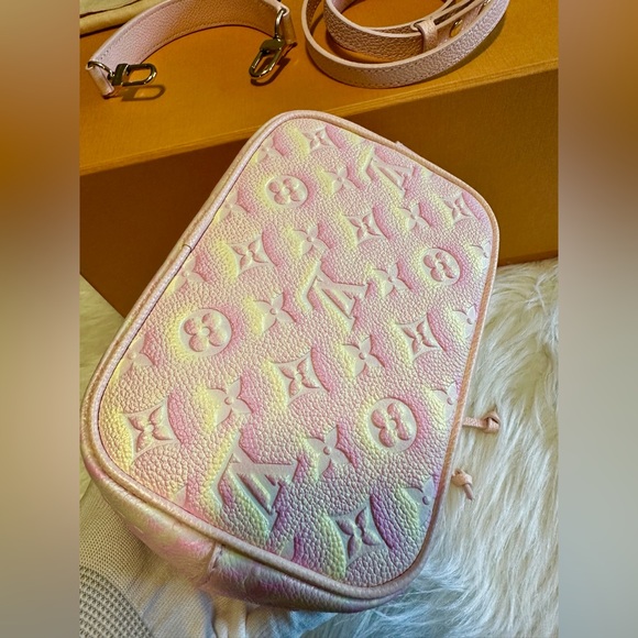 Louis Vuitton Limited edition Neonoe Stardust impriente pink shoulder bag - Picture 13 of 17